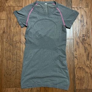 Lululemon Swiftly Tech Short Sleeve. Size 4.